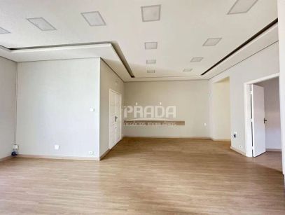 Casa à venda ou aluguel no bairro Centro em Uberlândia. Preço de venda: R$ 1.990.000 Preço de aluguel: R$ 10.000