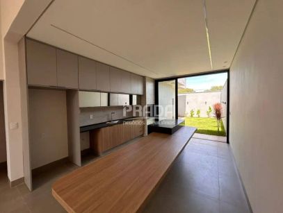 Casa à venda no bairro Jardim Botânico em Uberlândia. Preço de venda: R$ 1.200.000